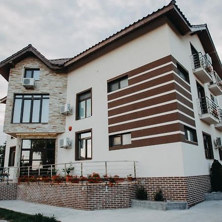 Pensiunea Jacqueline Târgu Jiu Exterior foto