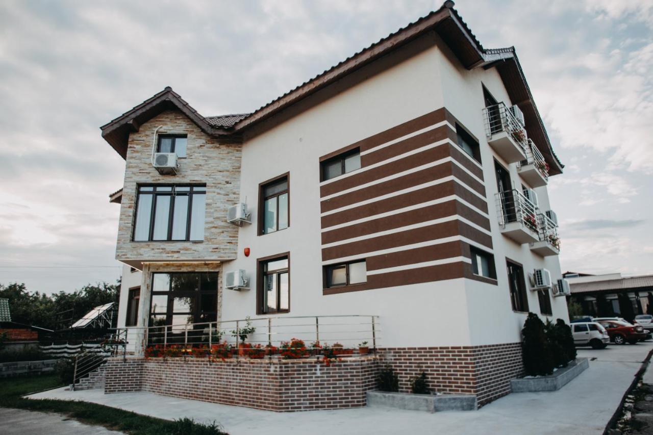 Pensiunea Jacqueline Târgu Jiu Exterior foto