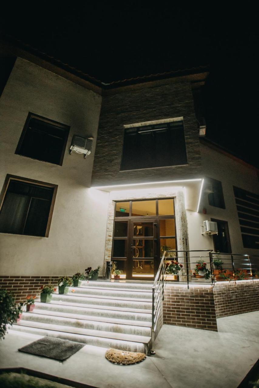 Pensiunea Jacqueline Târgu Jiu Exterior foto