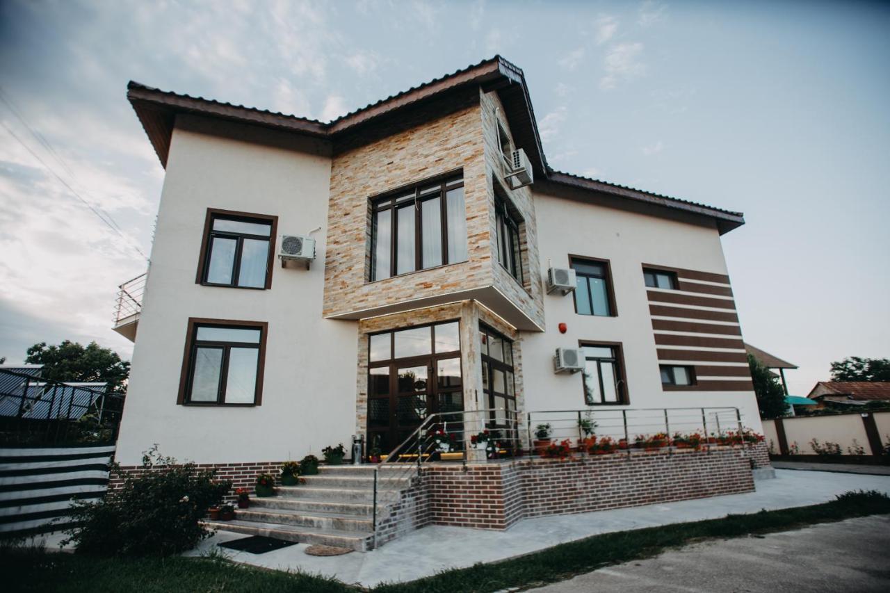 Pensiunea Jacqueline Târgu Jiu Exterior foto